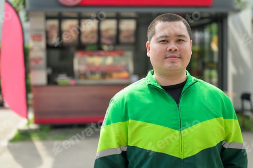 Preview: Plus size Thai delivery worker standing outside street food kiosk, landscape portrait with copy spac