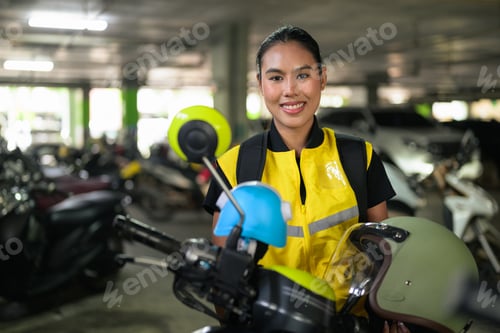 Preview: Smiling Female Delivery Courier Using Smartphone Outside Restaurant