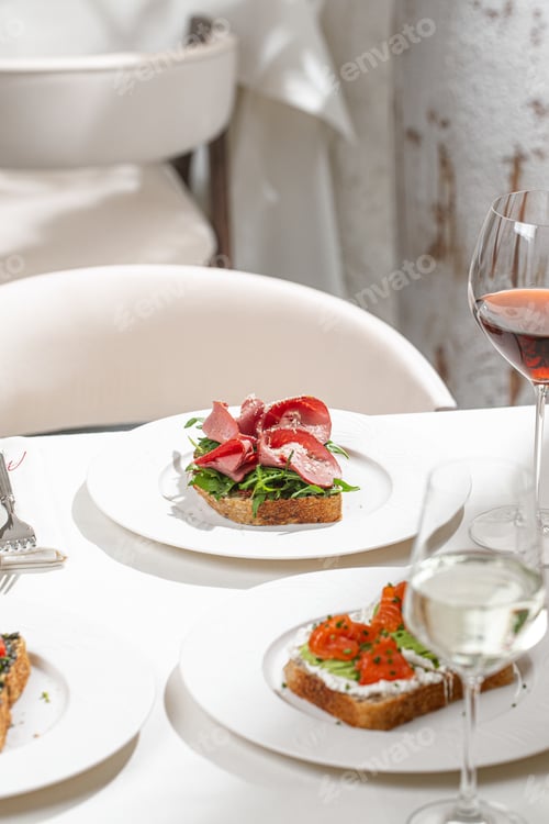 Preview: Open sandwiches with salmon and prosciutto