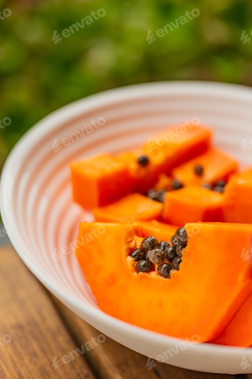 Preview: Fresh Papaya Slices in Bowl on Wooden Table