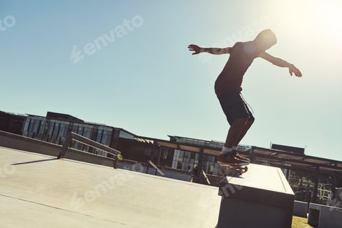 Vorschau: Skateboard, Action und Man in City, Trick und Training für Technik, Linseneffekt und Hobby