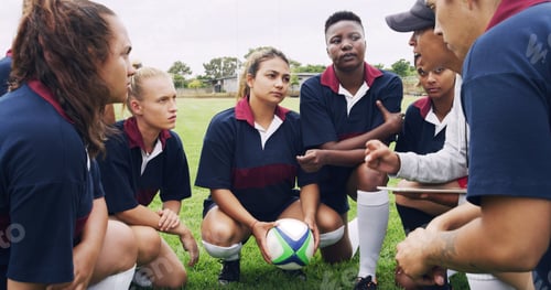 Preview: Advice, coaching and rugby with women on field for teamwork, game plan and discussion together