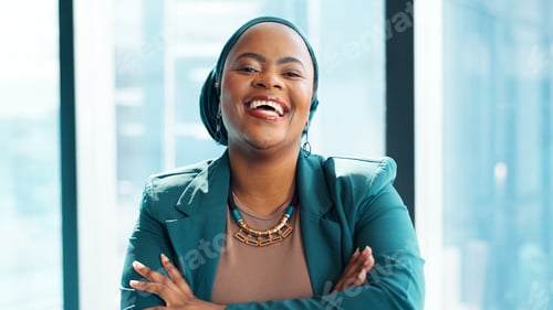 Preview: Fashion, portrait or black woman in office with arms crossed, experience