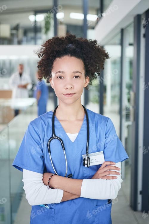 Preview: Medical, portrait or doctor in clinic with arms crossed, experience or confidence in wellness