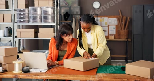 Preview: Label, team and women with laptop in office for box and ecommerce order confirmation