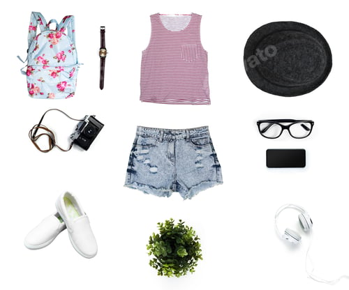 Preview: Summer outfit layout with backpack, camera, and accessories for casual outings