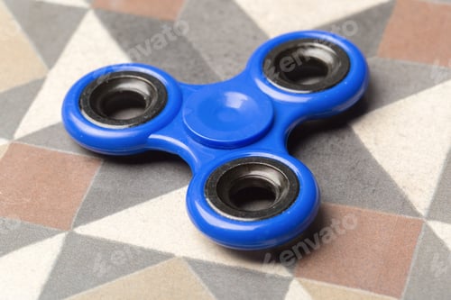 Preview: Fidget spinner rests on a patterned surface during a play session