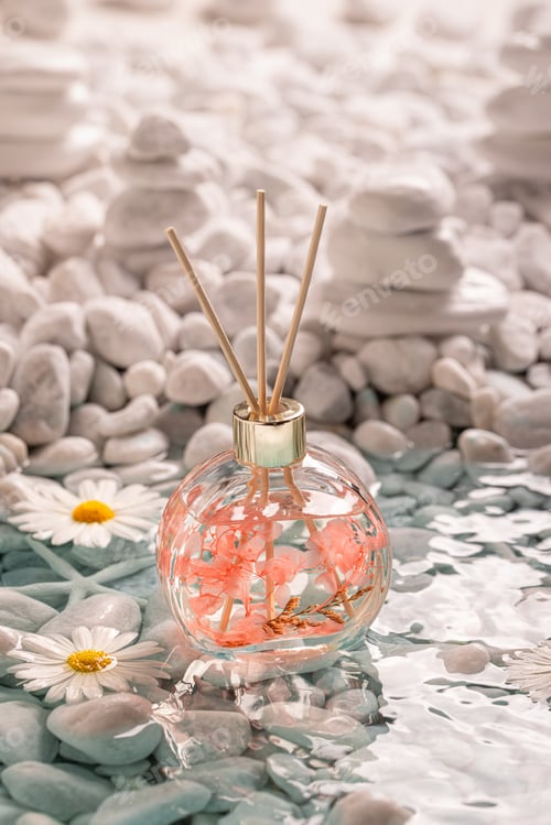Preview: Aromatic diffuser fragrance on of white stones at sea.