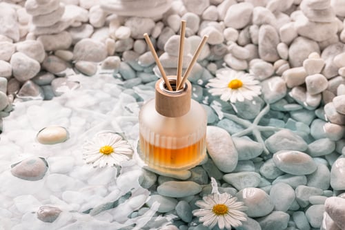 Preview: Fresh diffuser fragrance on of white stones at sea.