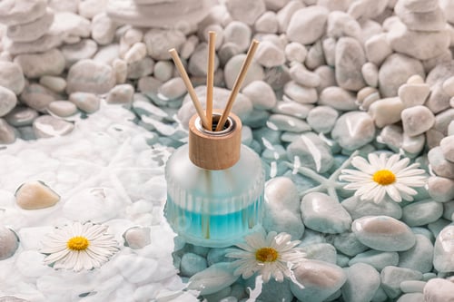 Preview: Fresh diffuser fragrance on the shore of sea ??white stones.