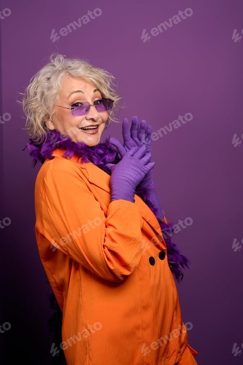 Preview: Senior woman expressing individuality with vibrant fashion style