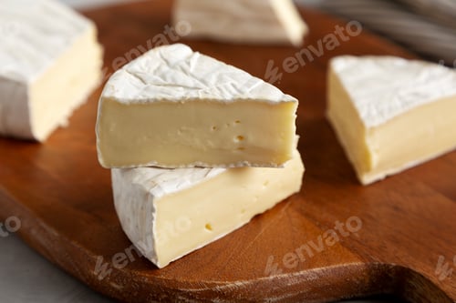 Preview: Organic White Brie Cheese on a Wooden Board, side view. Close-up