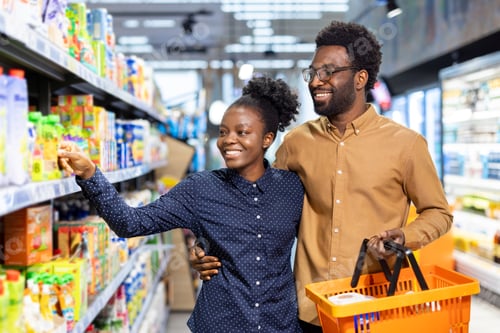 Preview: Happy black couple shopping together in a supermarket