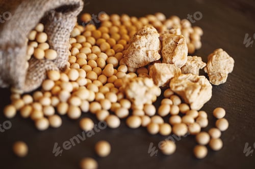 Preview: Close-up of heap healthy grains soybean on wooden background