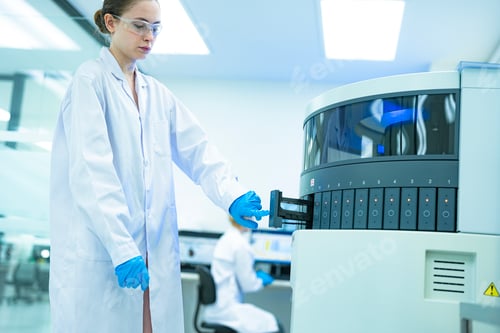 Preview: A clinical scientist initiates a batch test on a high-throughput immunoassay analyzer, loading patie