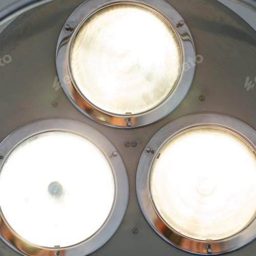 Preview: Bright light shines in the operating room. Metal surgical lamp.