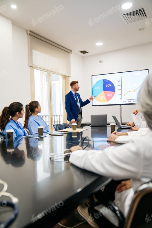Preview: Medical professionals meeting discussing healthcare data in clinic