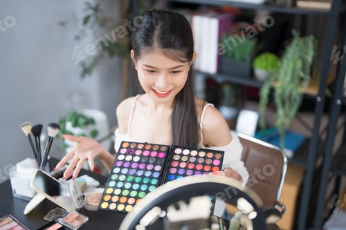 Preview: beauty blogger Young Asian girl makeup artist Professional Woman blogger vlogger is showing cosmetic