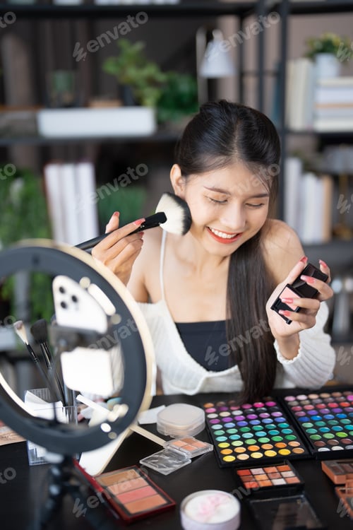 Preview: beauty blogger Young Asian girl makeup artist Professional Woman blogger vlogger is showing cosmetic