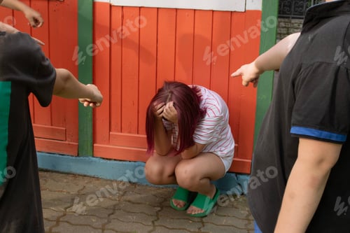 Preview: The children are teasing the girl