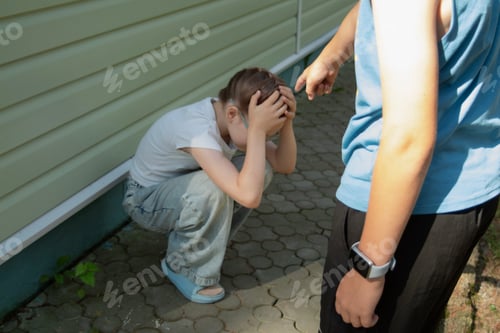 Preview: The children are teasing the girl