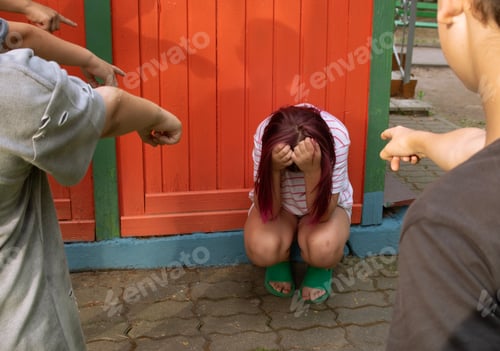 Preview: The children are teasing the girl