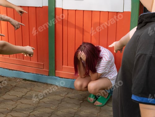Preview: The children are teasing the girl