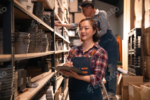 Preview: Worker, inventory, shelf, warehouse, clipboard, apron