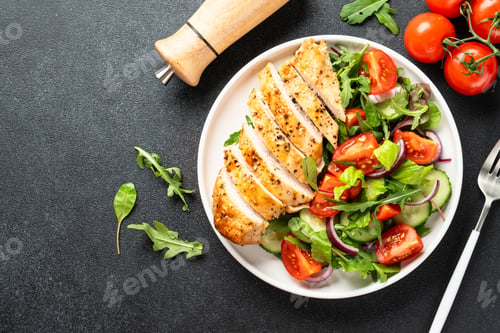 Preview: Healthy Sliced Grilled Chicken Breast with Fresh Garden Salad