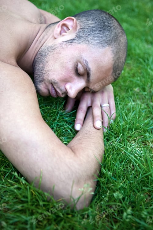 Preview: Relaxing time in the park