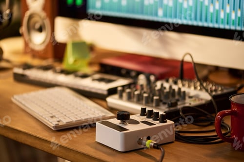 Preview: Audio Production Equipment Supporting Music Editing Workflow