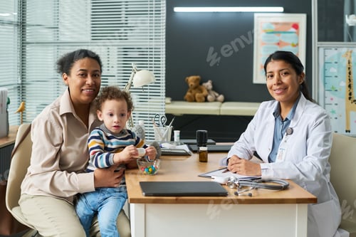 Preview: Portrait of Mother with Child Meeting Pediatrician in Clinic