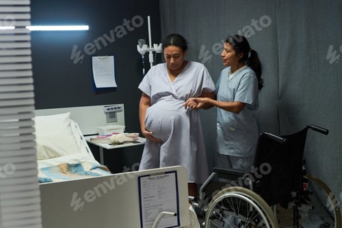 Preview: Pregnant Woman Receiving Nurse Support