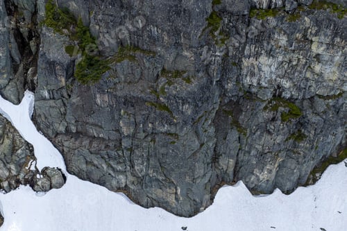 Preview: Aerial Rock And Snow Mountain Landscape In British Columbia, Canada — Drone View Of Rocky Alpine Ter