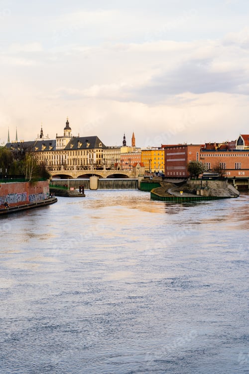 Preview: Wroclaw river view vertical frame historic buildings Odra river