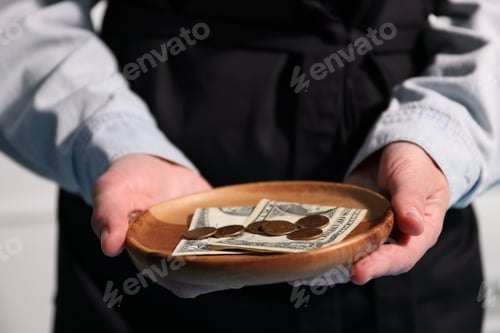Preview: Waiter with tips in cafe, closeup view