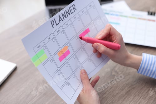 Preview: Woman with planner at wooden desk, closeup