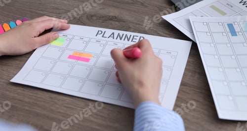 Preview: Woman with planner at wooden desk, closeup