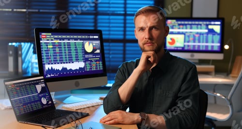 Preview: Financial trading specialist at wooden desk in office