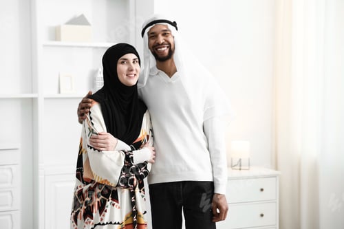 Preview: Portrait of happy muslim couple at home