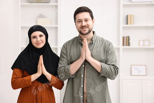 Preview: Portrait of happy muslim couple at home