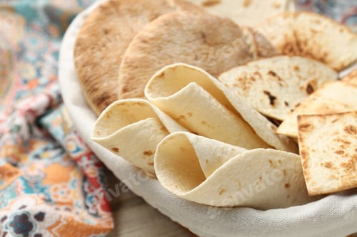 Preview: Pita bread and lavash in basket on table, closeup