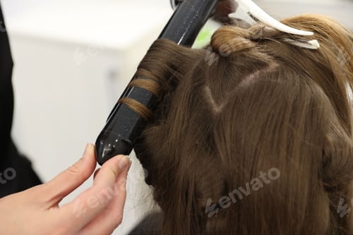 Preview: Hairdresser styling woman's hair in beauty salon, closeup