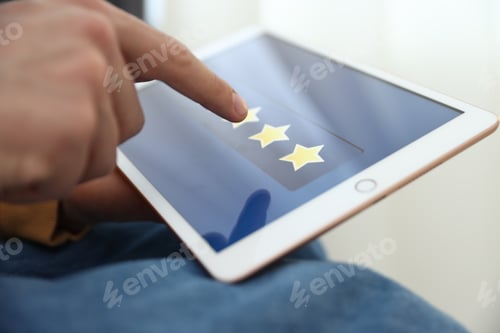 Preview: Man giving five-star rating on tablet indoors, closeup