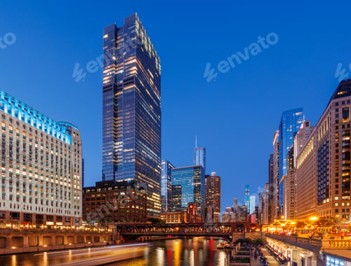 Preview: Scenic view of downtown Chicago during sunset