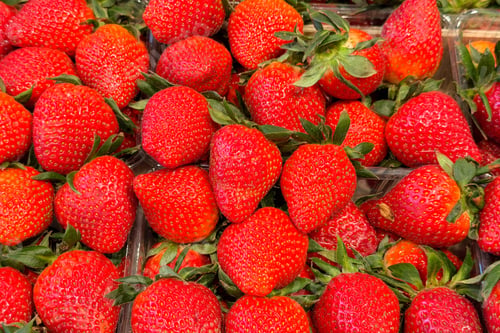 Preview: Fresh strawberries in clear plastic containers