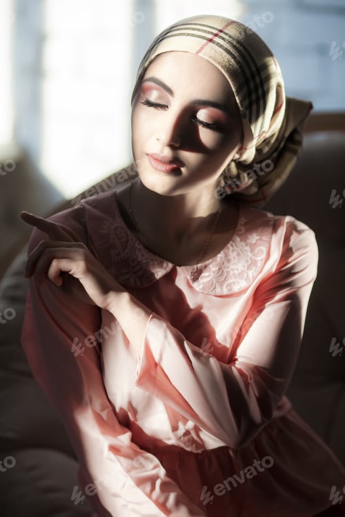Preview: Young arab girl with oriental makeup in hijab