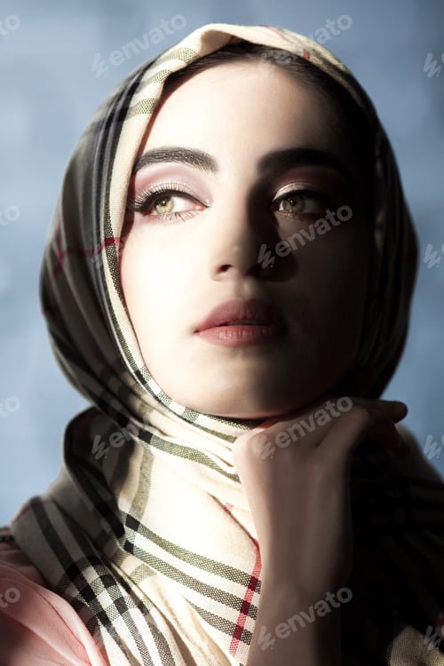Preview: Young arab girl with oriental makeup in hijab