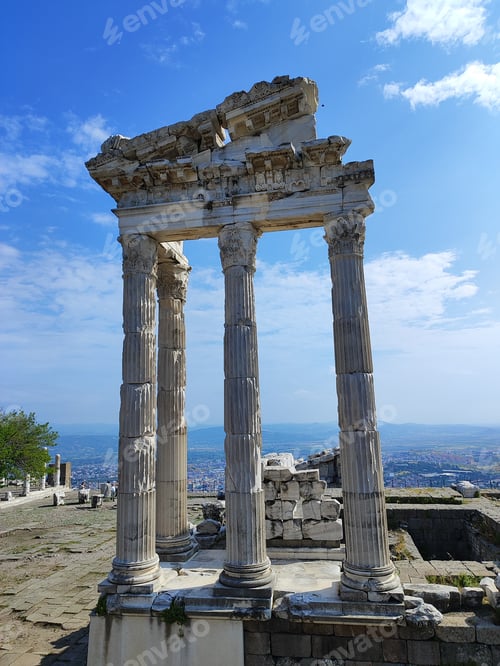Preview: Close-up view of ancient Hellenistic marble pillars under a clear blue sky, Pergamon.