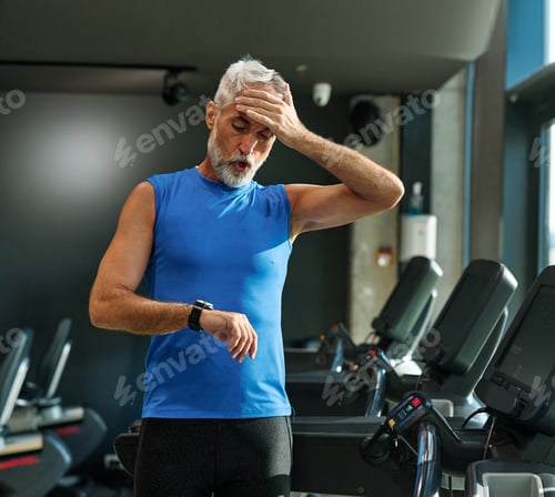 Preview: Gym Sport Fitness Exercising Training Mature Man Running Watch Smart Time Smartwatch Wristwatch Devi